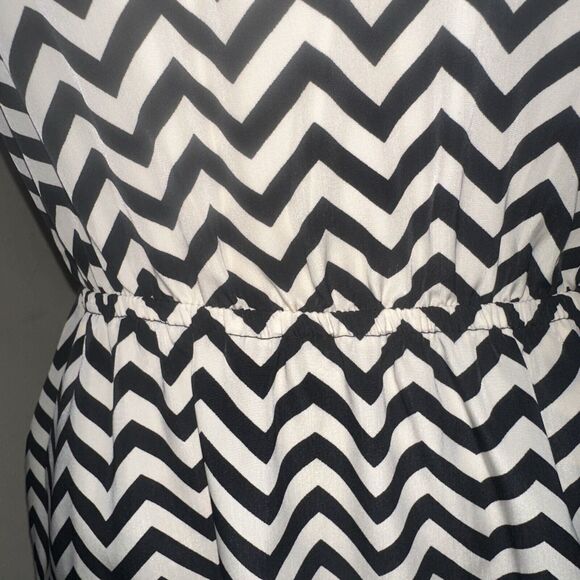 Pink Republic Chevron Print Design Black Ivory Mini Dress Pockets Sz Small EUC - Picture 4 of 13
